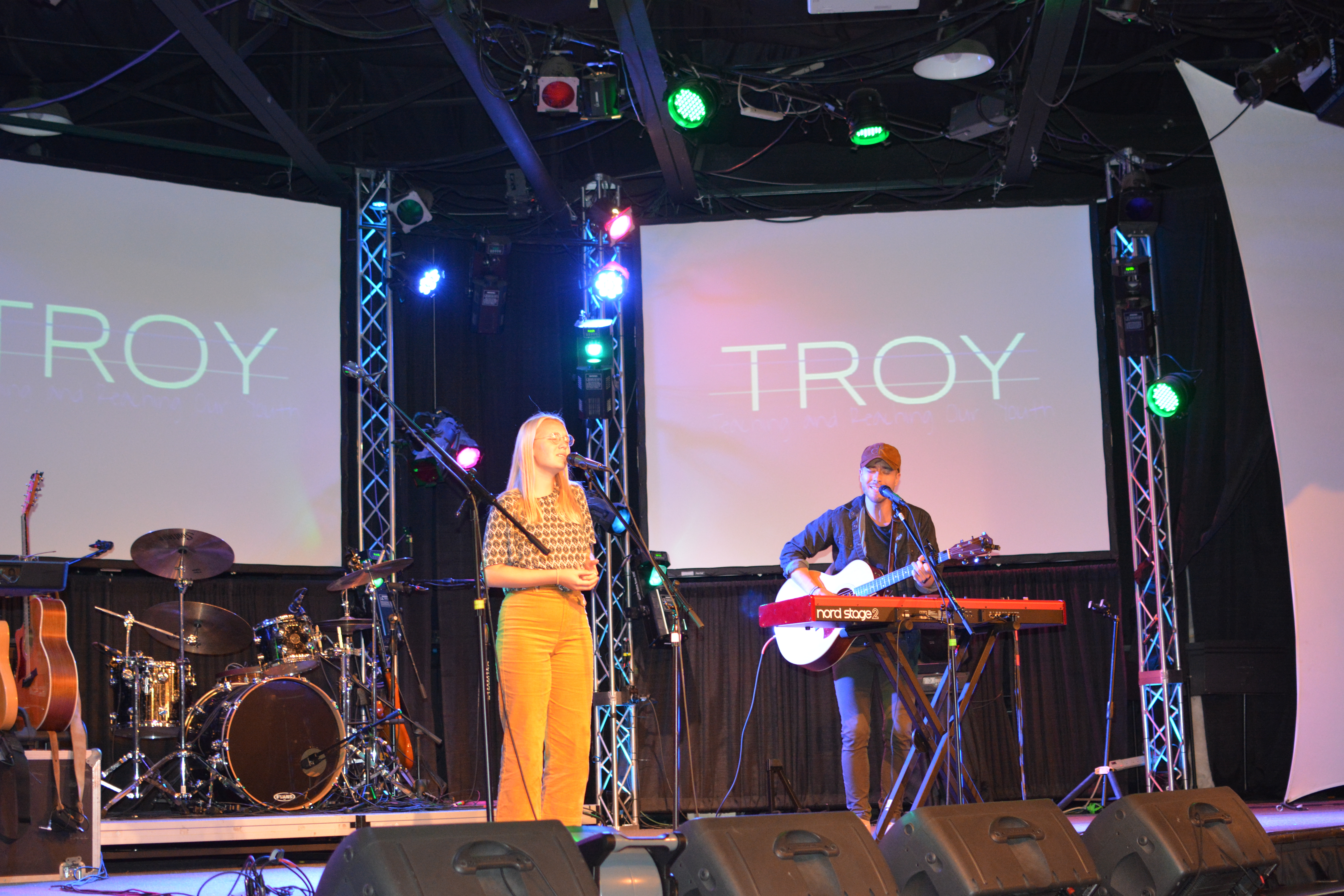 Addison Agen Singing With A Band Member From Oferle